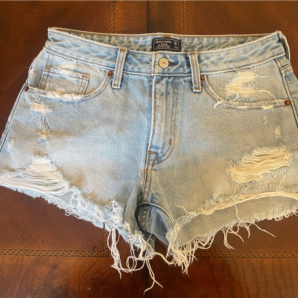 Abercrombie and Fitch Women’s Low Rise Denim Shorts Size 26